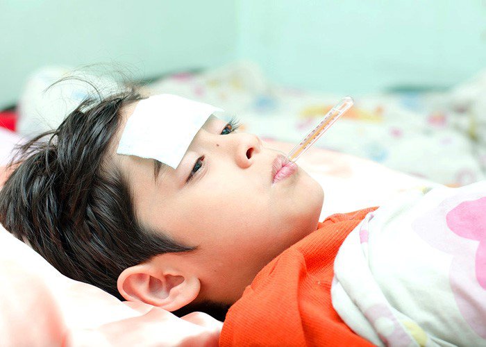 Miếng dán hạ sốt giúp tản nhiệt phần trán