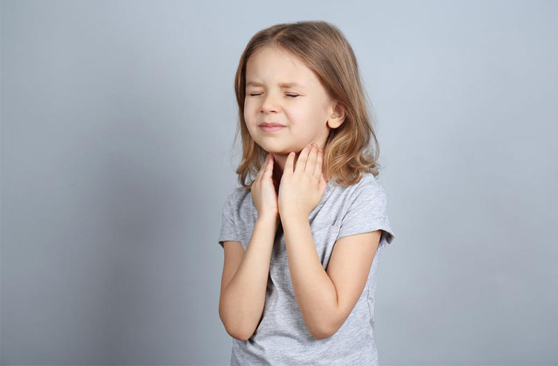 Trẻ em và người cao tuổi thường bị ho, viêm họng, sổ mũi khi thay đổi thời tiết